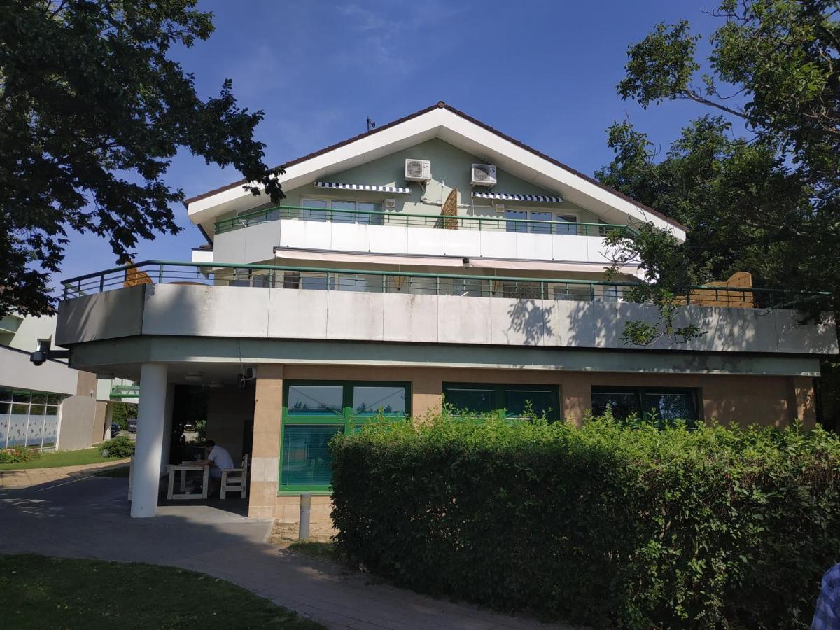 Apartmany Puerto เซเนซ ภายนอก รูปภาพ